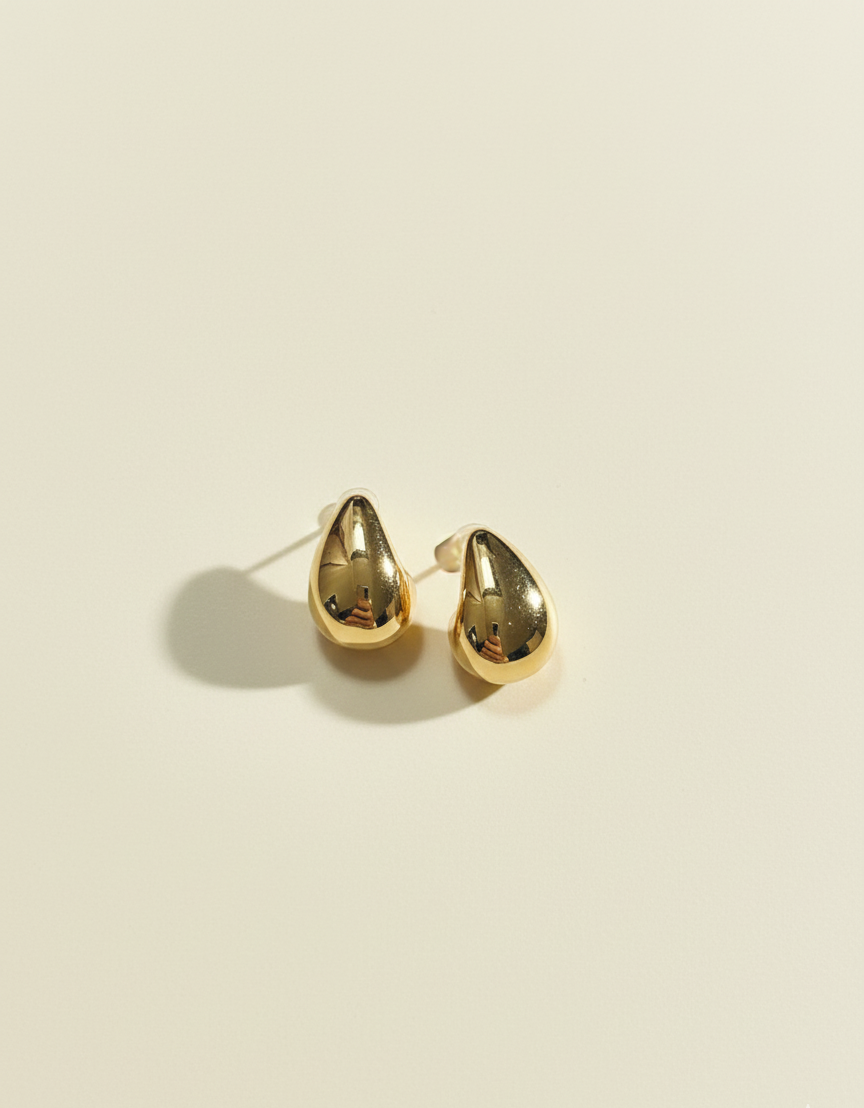 Minimal Teardrop Lightweight Stud Earrings
