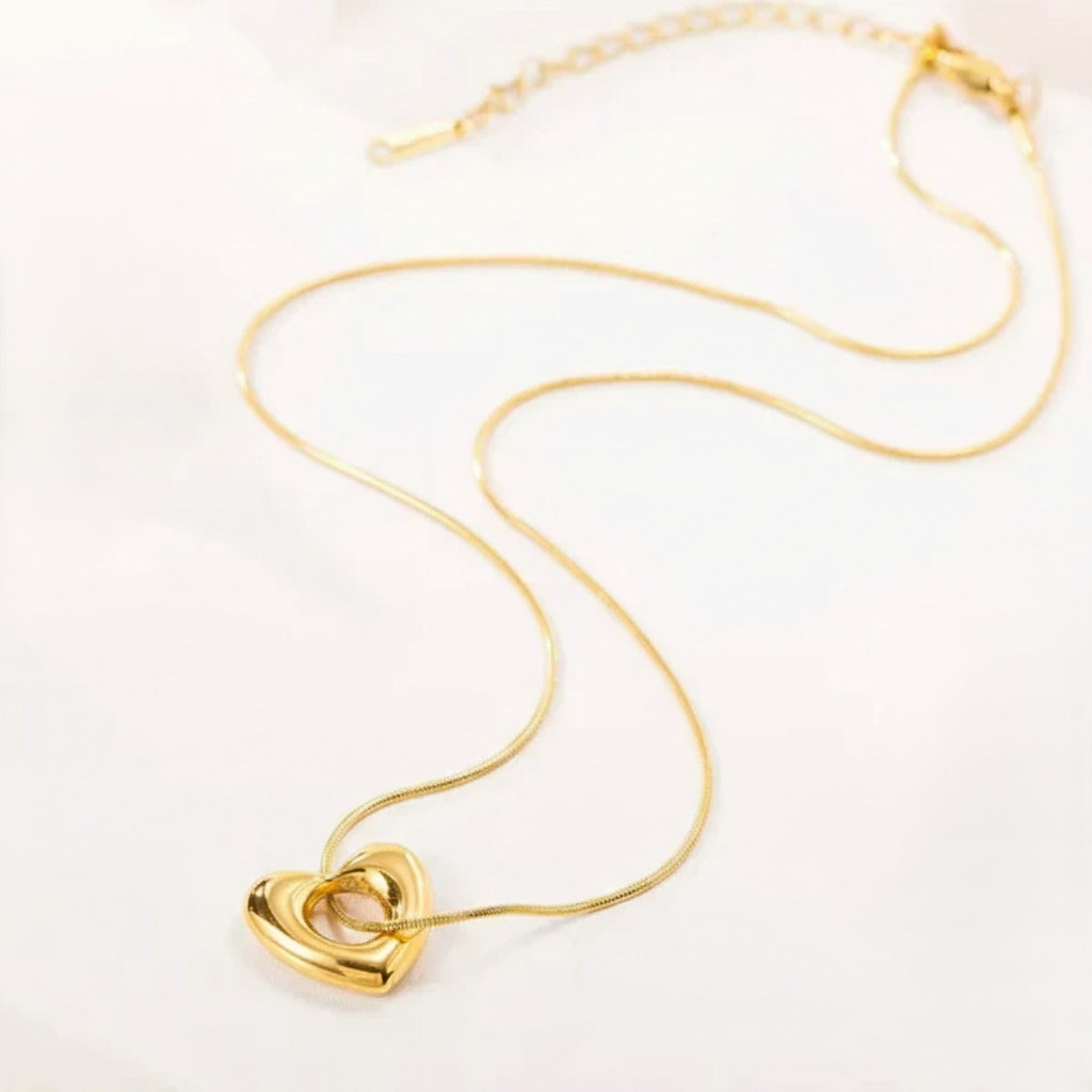 Minimal Gold Heart Pendant Necklace